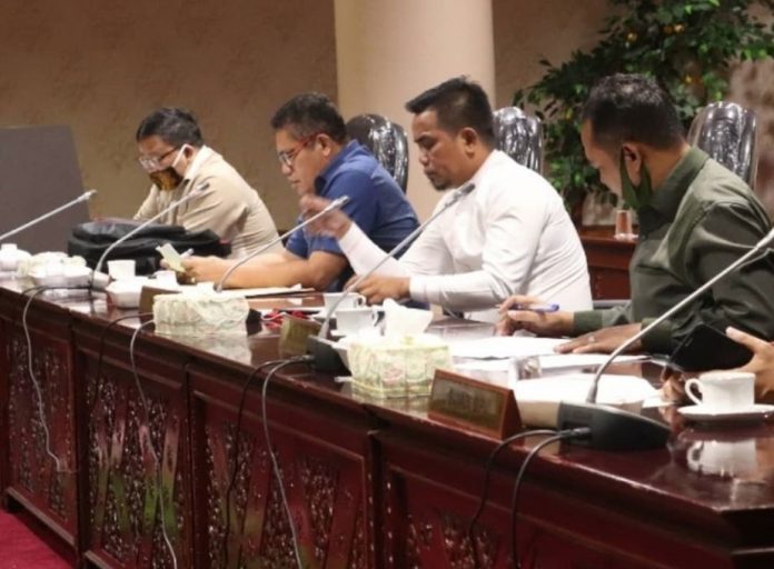 Komisi-II-DPRD-Riau-Gelar-Rapat-Dengar-Pendapat -DP