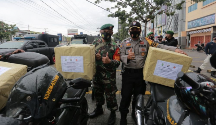 Polda Riau Bagikan Ratusan Ribu Masker