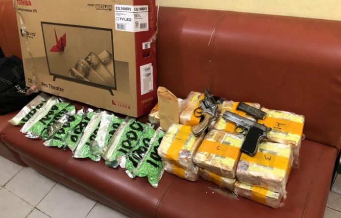 Polresta-Pekanbaru-Ciduk-Kurir-Narkoba-13-Kg-Sabu-dan-2-Pucuk-Senpi