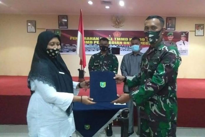 danrem-031-wb-serahkan-hasil-tmmd-ke-109-ta-2020-ke-pemkab-inhu