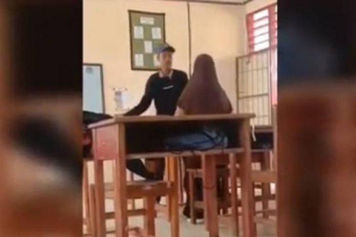 Viral! Pelajar Pria Aniaya Teman Wanita di Kelas