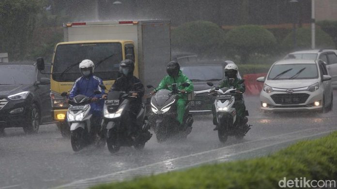 BMKG Prediksi Hujan Lebat di Seluruh RI hingga 1 Januari, Waspada Banjir!