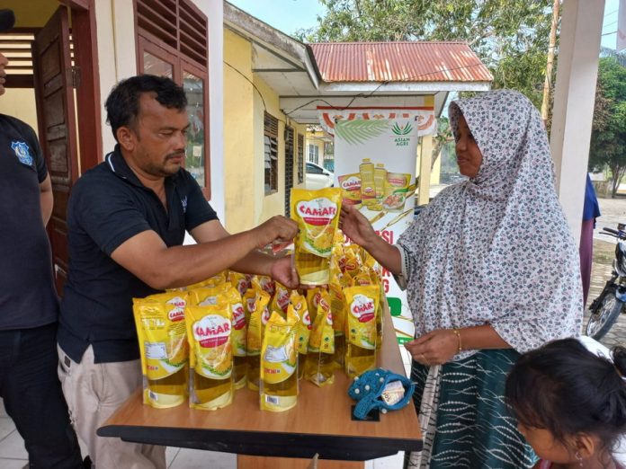 Berbagi Ramadhan, Asian Agri Gelar Bazar Minyak Goreng Untuk Warga